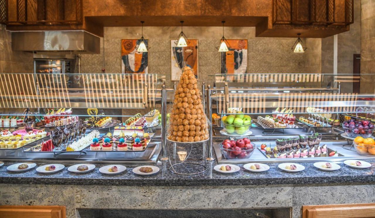 Tolip Resort El Galala Hills Ain Sukhna Exterior foto A buffet at a hotel