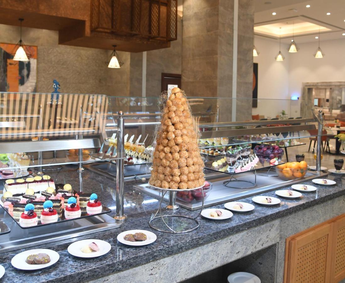 Tolip Resort El Galala Hills Ain Sukhna Exterior foto A dessert buffet
