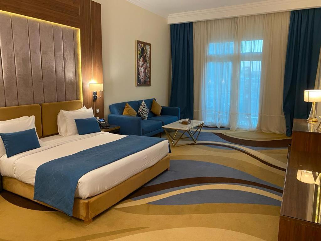 Tolip Resort El Galala Hills Ain Sukhna Exterior foto A room at the hotel