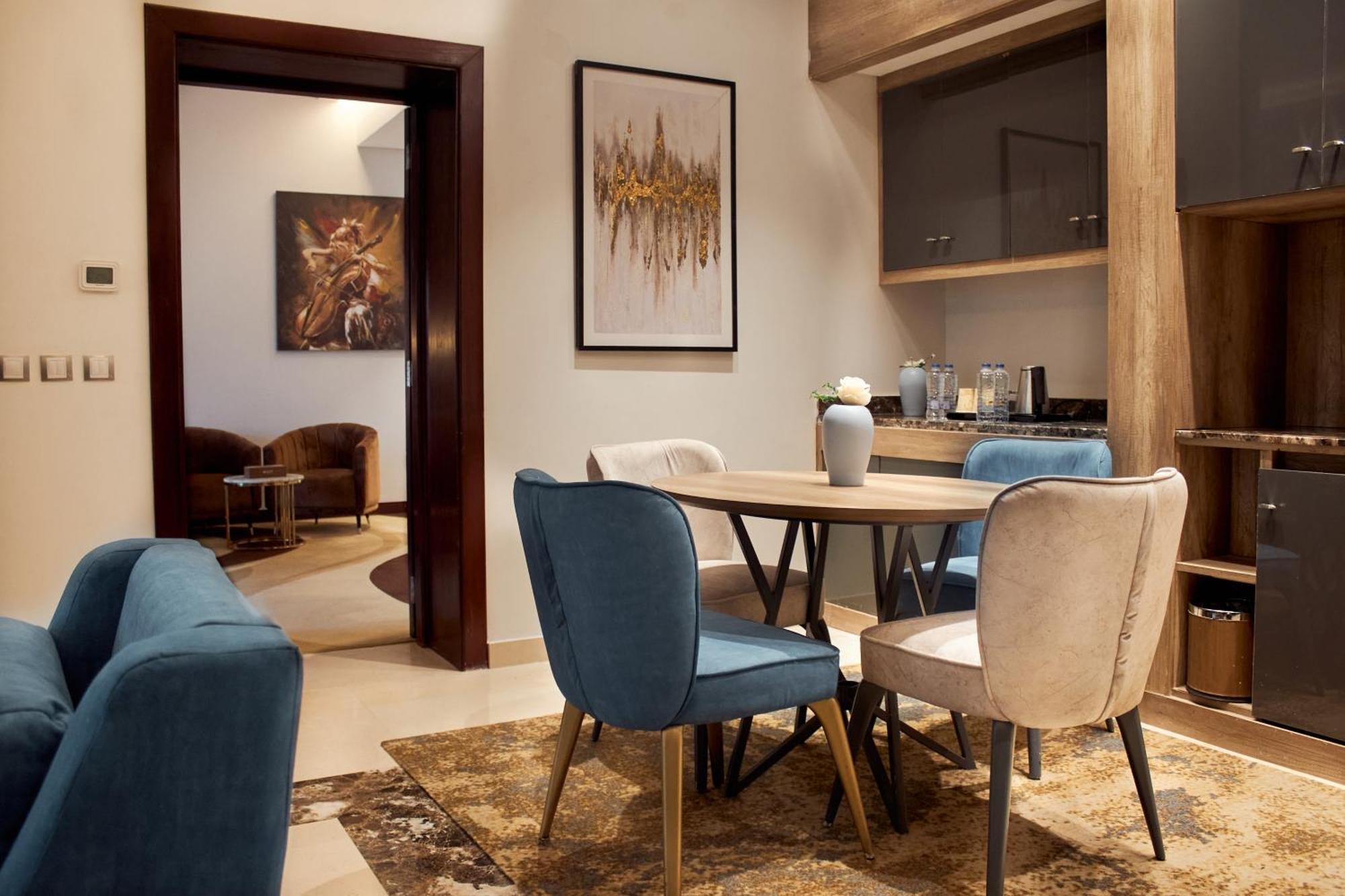 Tolip Resort El Galala Hills Ain Sukhna Exterior foto A living room in a serviced apartment in Cairo, Egypt
