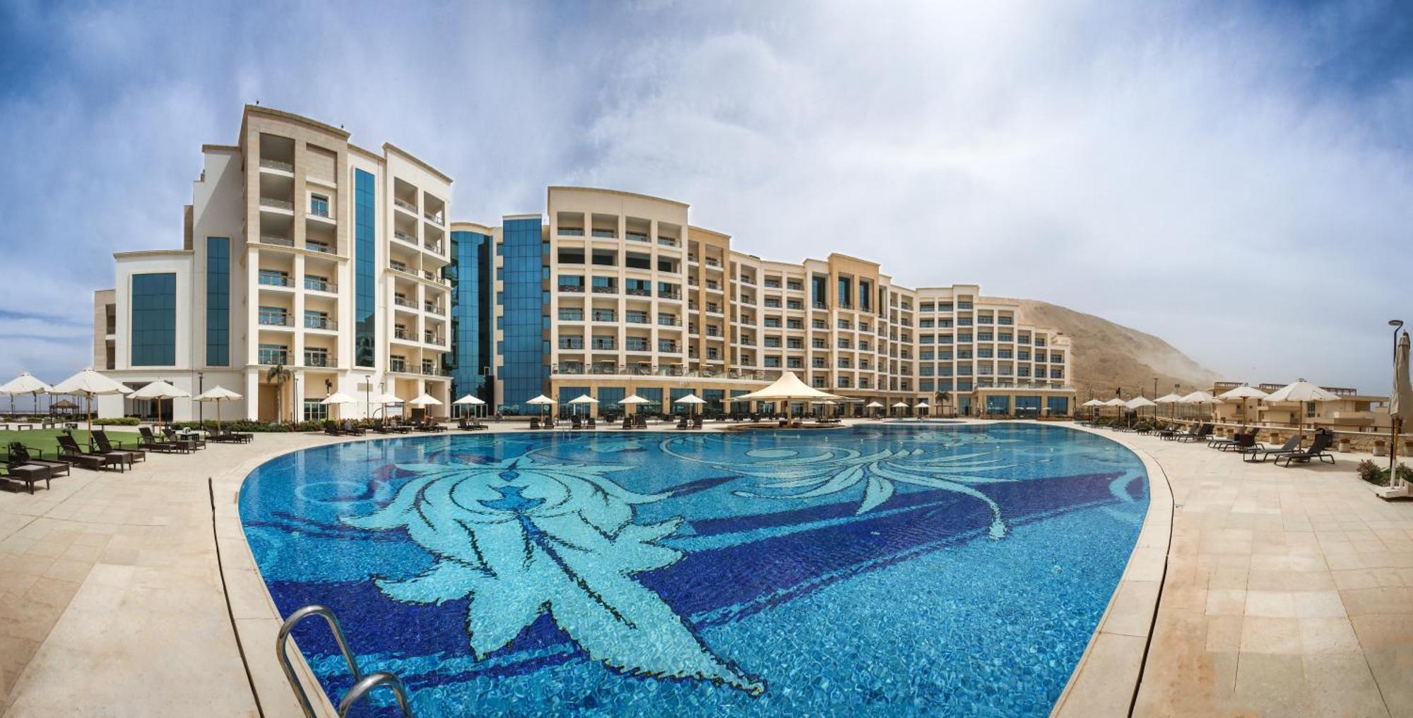 Tolip Resort El Galala Hills Ain Sukhna Exterior foto The swimming pool at the hotel