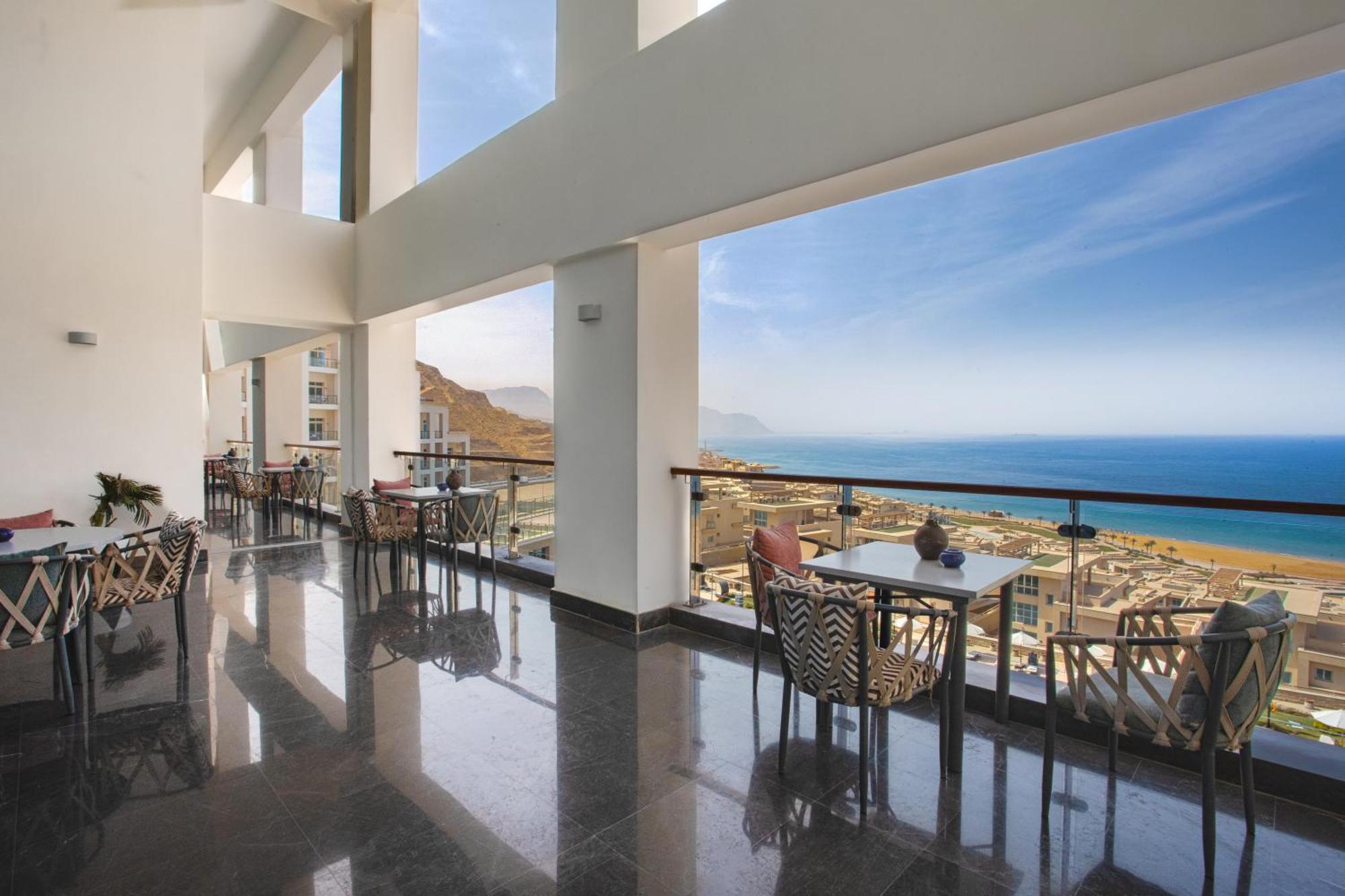 Tolip Resort El Galala Hills Ain Sukhna Exterior foto The restaurant at the hotel